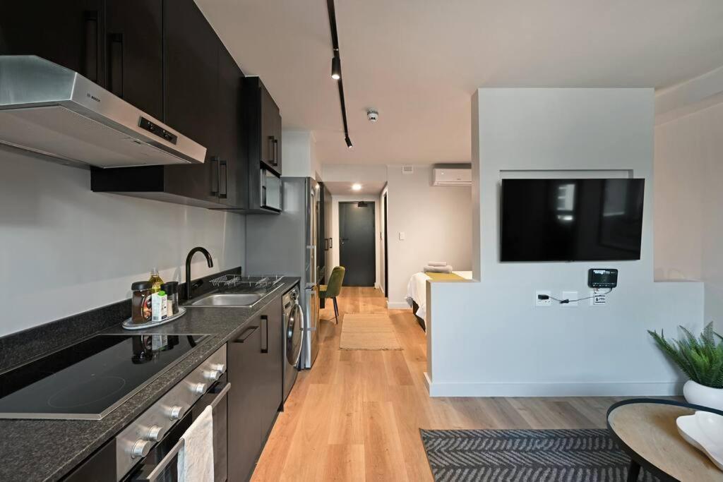Hannah 209 - The Tokyo Appartement