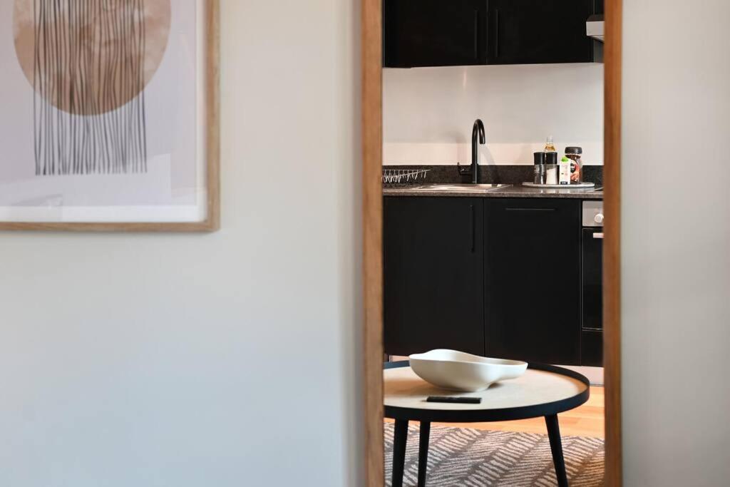 Hannah 209 - The Tokyo Apartment *