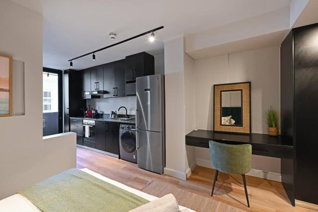 Hannah 209 - The Tokyo Apartment *